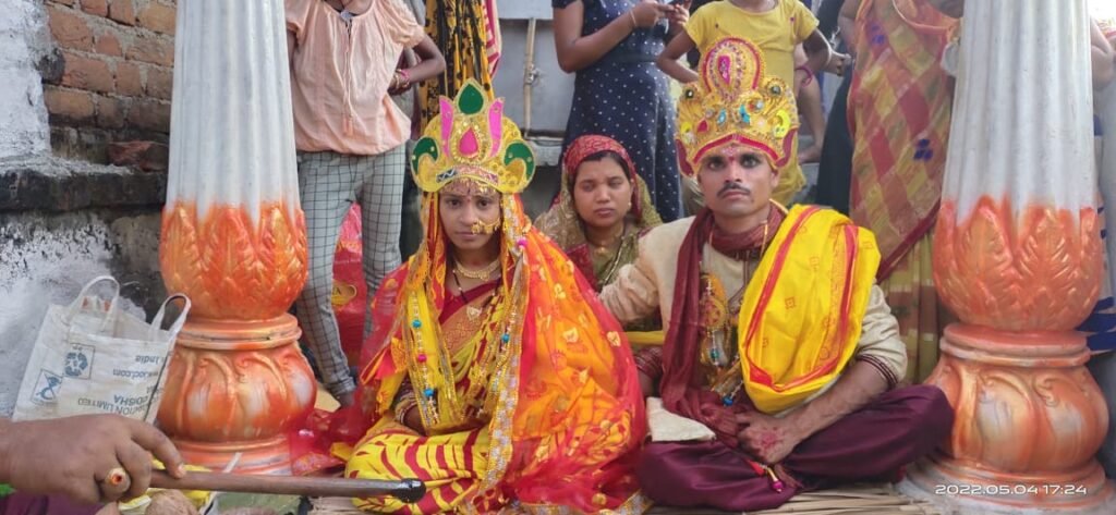 ଧରାକୋଟ—ଦିବ୍ୟାଙ୍ଗ ଯୁବତୀଙ୍କ ହାତ ଧରିଲେ ଯୁବକ