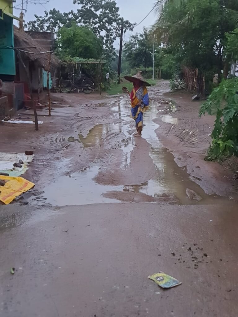 ଧରାକୋଟ ବ୍ଲକ ଡାକବଜା ଗାଁ ରାସ୍ତା ଶୋଚନୀୟ