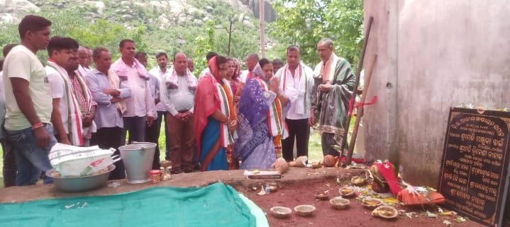 କମାଗଡ଼ ପଲ୍ଲୀ ଆଳୀୟ ଖଣ୍ଡାୟତ ସମାଜ ଗୃହର ଭିତ୍ତି ପ୍ରସ୍ତର ସ୍ଥାପନ କଲେ ବିଧାୟିକା