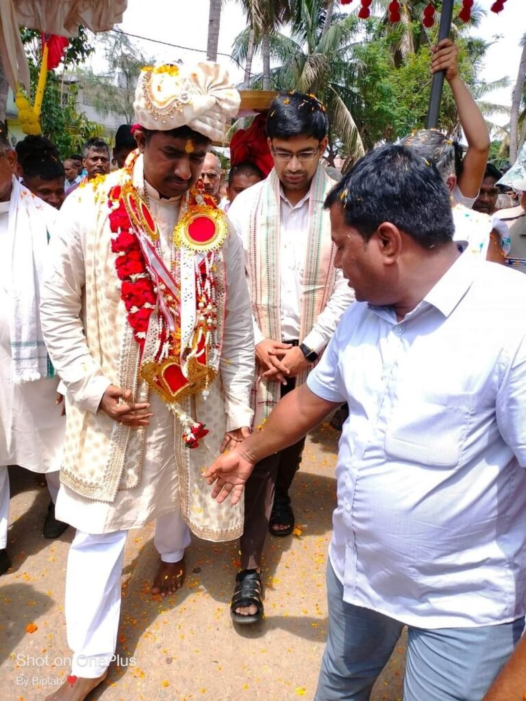 ଜିଲ୍ଲାପାଳ ଦ୍ୱାରା ରଥ ଉପରେ ଛେରା ପହଁରା