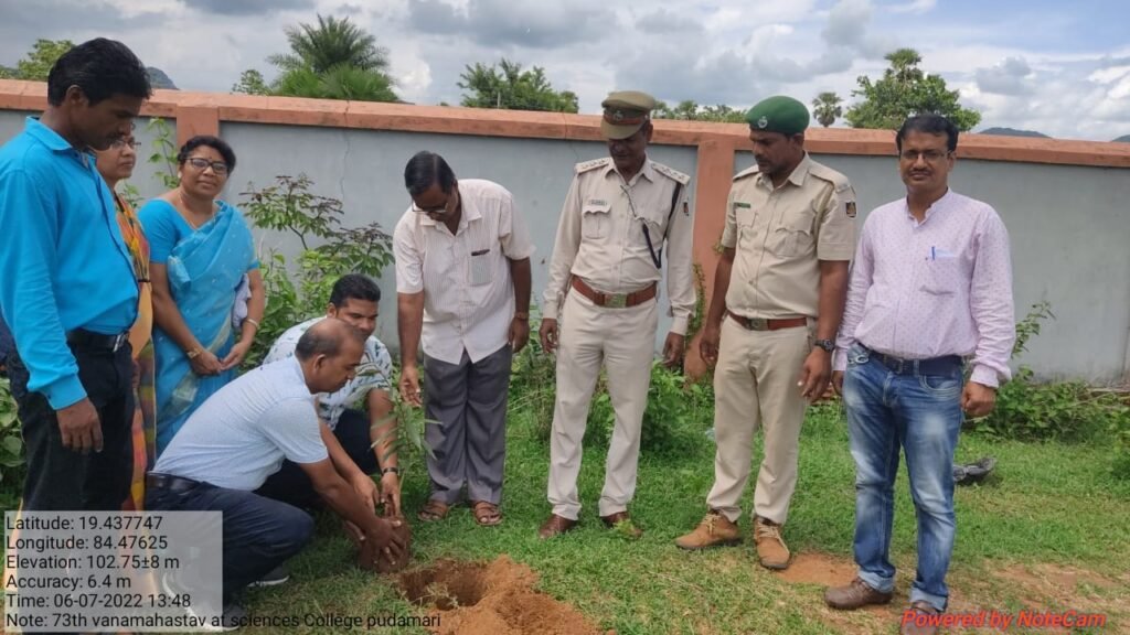 ପୋଡ଼ାମାରି କଲେଜରେ ବନ ମହୋତ୍ସବ