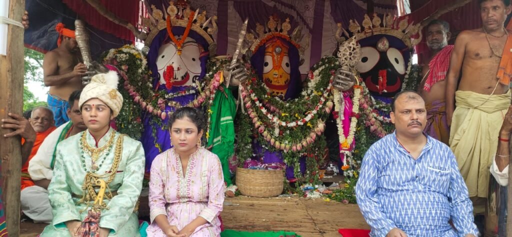 ଧରାକୋଟ:ମହିଳା ରାଜା,ବାହୁଡା ଯାତ୍ରା