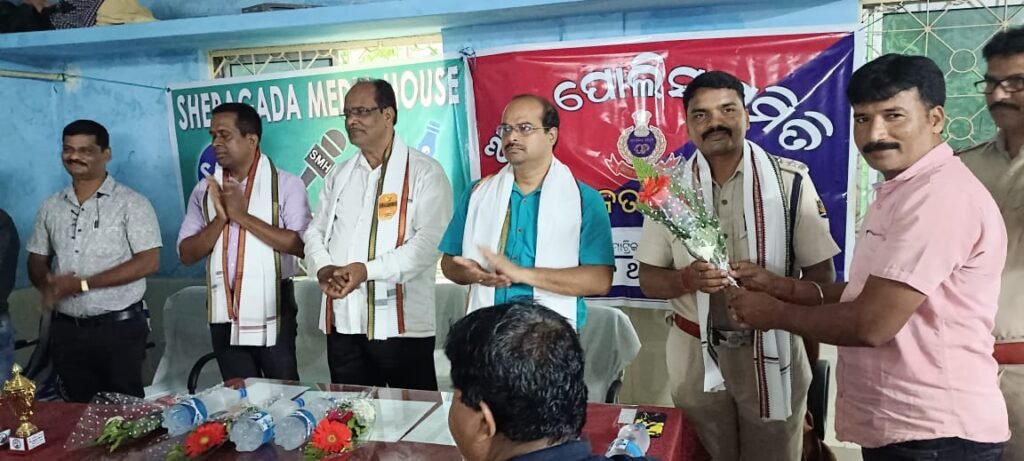 ମିଡିଆ ହାଉସ ଓ ଆମ ପୋଲିସ ସମିତି ପକ୍ଷରୁ ମାଟ୍ରିକ ଟପରଙ୍କୁ ସମ୍ବର୍ଦ୍ଧନା