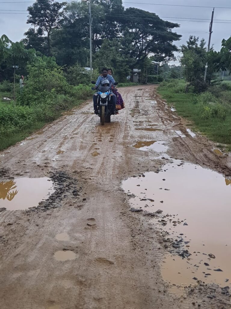 ଶୋଚନୀୟ ସ୍ଥିତିରେ ତଳପାଟଣା ଗ୍ରାମ୍ୟ ଉନ୍ନୟନ ବିଭାଗ ରାସ୍ତା