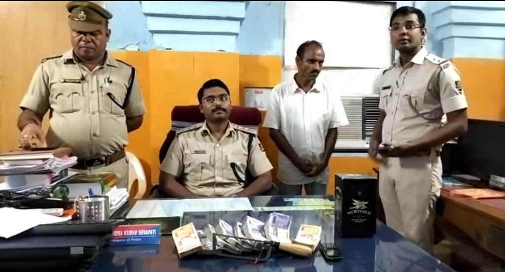 କୁଖ୍ୟାତ ଆନ୍ତଃରାଜ୍ୟ ଚୋର ଗିରଫ ୯୫ ରୁ ଉର୍ଦ୍ଧ୍ବ ମାମଲା ଥିବା ଜଣାପଡିଛି।