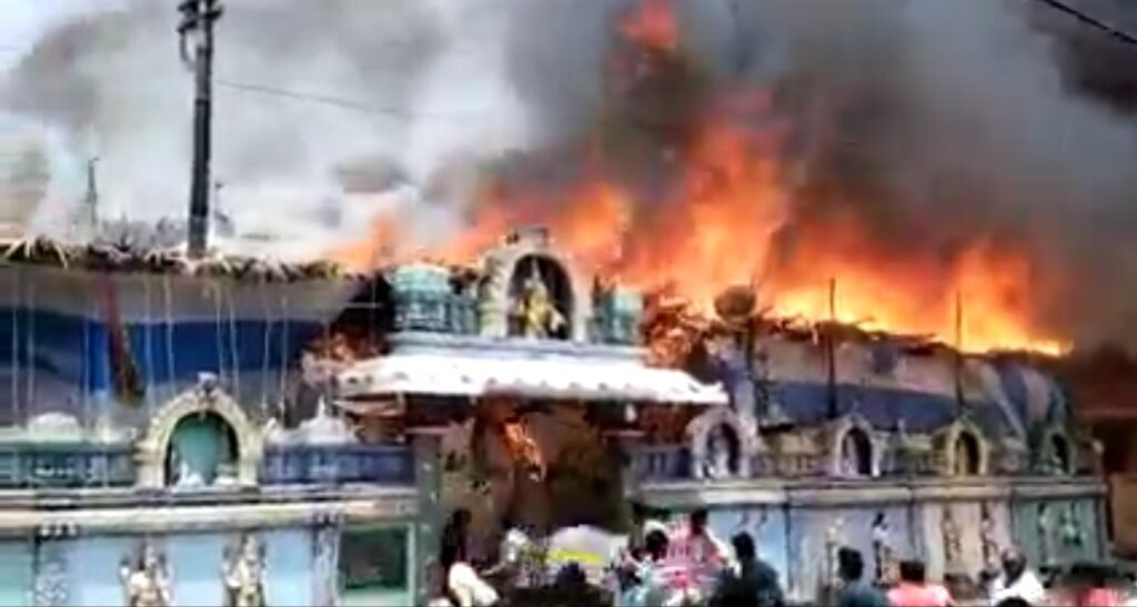 ରାମନବମୀ ଉତ୍ସବ ପାଳନ ବେଳେ ମନ୍ଦିର ପରିସରରେ ଭୟାବହ ଅଗ୍ନିକାଣ୍ଡ