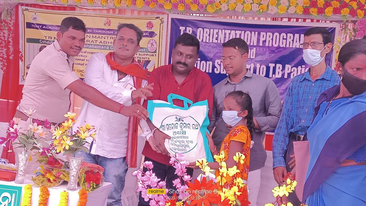 ଧରାକୋଟ ବ୍ଲକ ଯକ୍ଷ୍ମା ରୋଗୀଙ୍କୁ ପୋଷଣ ଖାଦ୍ୟ ବଣ୍ଟନ କଲା ଶୁଭକାମନା ଟ୍ରଷ୍ଟ