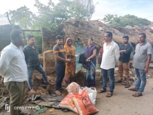 ଘର ପୋଡିରେ କ୍ଷତିଗ୍ରସ୍ତ ଙ୍କୁ ଅଧକ୍ଷା ଙ୍କ ସହାୟତା