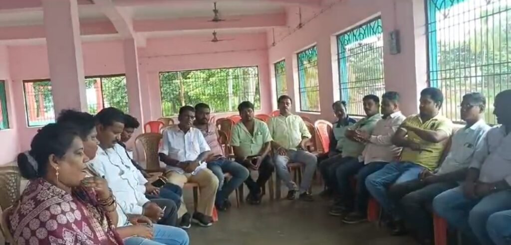 ବିଧାୟକ ଙ୍କ ମନ୍ତବ୍ୟକୁ ବିରୋଧ କରି ମେଳି ବାନ୍ଧିଲେ ସରପଞ୍ଚ l 