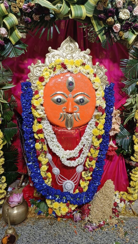 ଖମ୍ବେଶ୍ୱରୀଙ୍କ କୁଷ୍ମାଣ୍ଡା ବେଶରେ ପୂଜାଅର୍ଚନା 